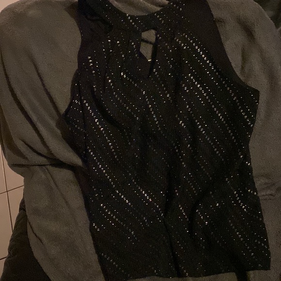 Le Chateu Black/ Silver Blouse - Picture 7 of 8